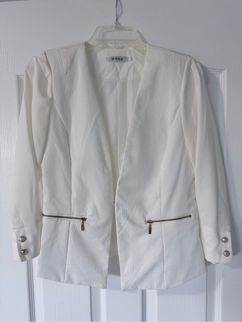 Sleek White Texture Designed Open-Front Blazer with Clasp and Vintage Buttons